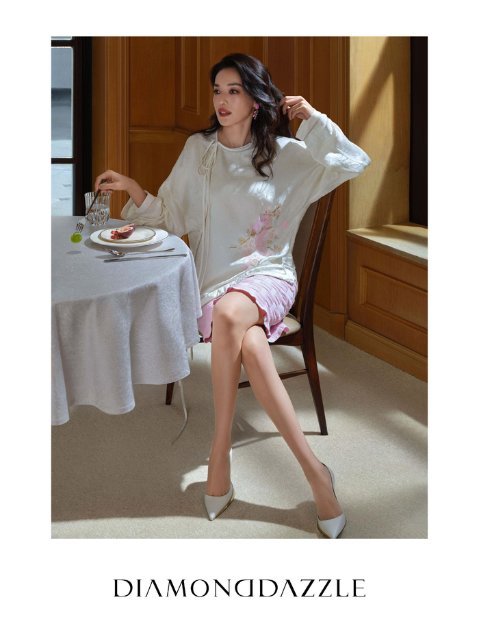 地素時(shí)尚集團(tuán)發(fā)布全新春季廣告大片 感觸春之韻律，浸潤靈動(dòng)之美