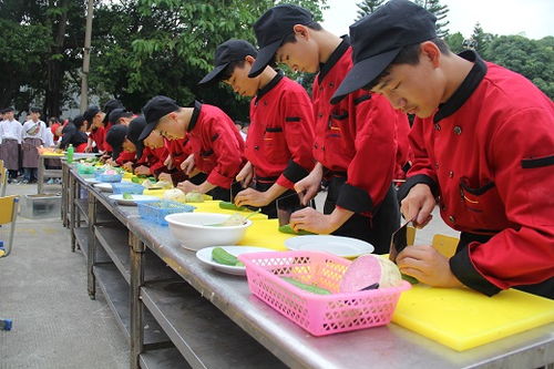 旅游服務系 以匠心服務，繪就美好旅途
